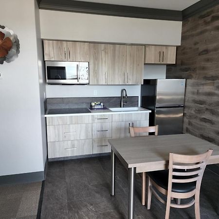 Razoolies Inn Stephenville Habitación foto