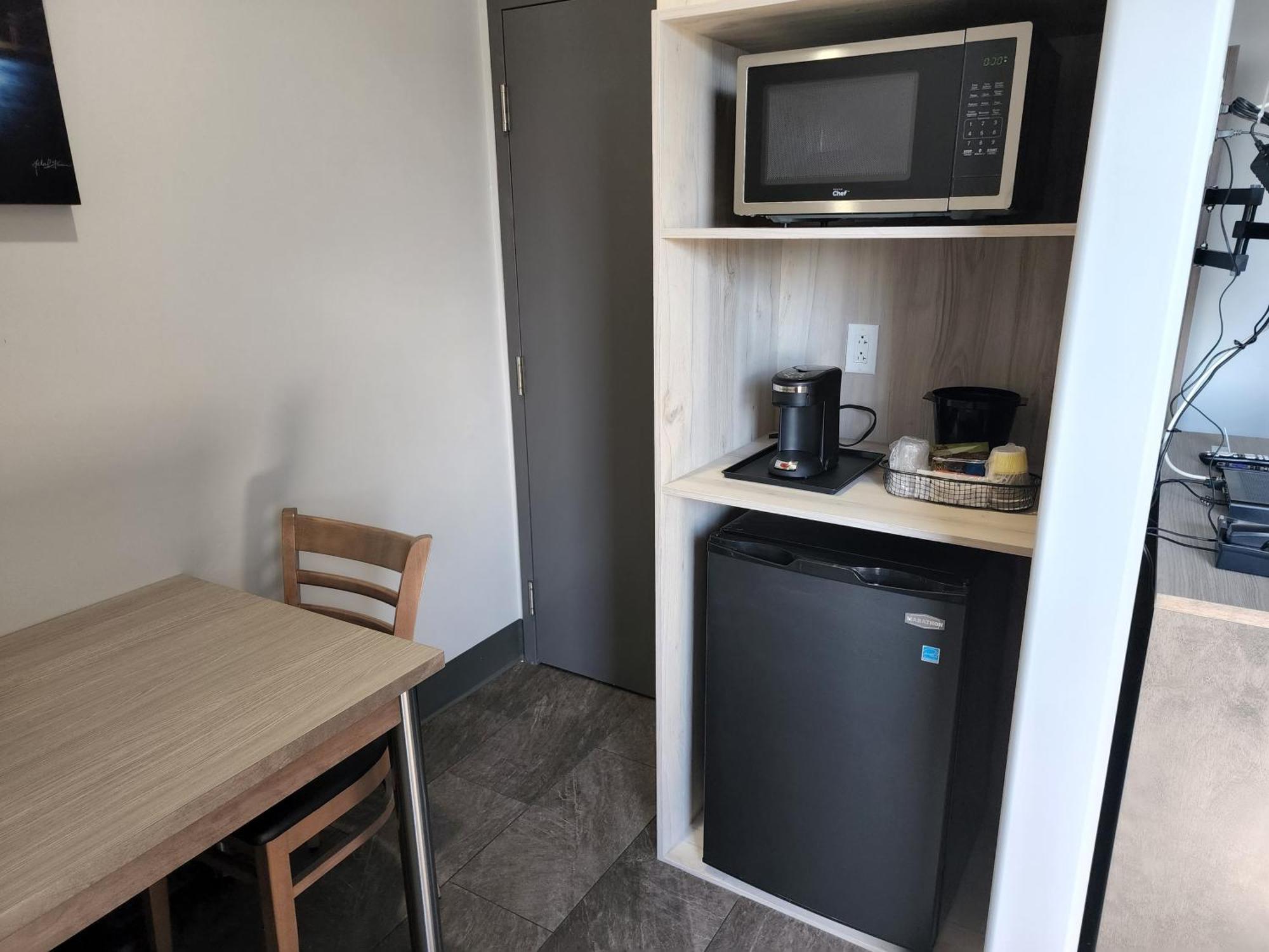 Razoolies Inn Stephenville Habitación foto