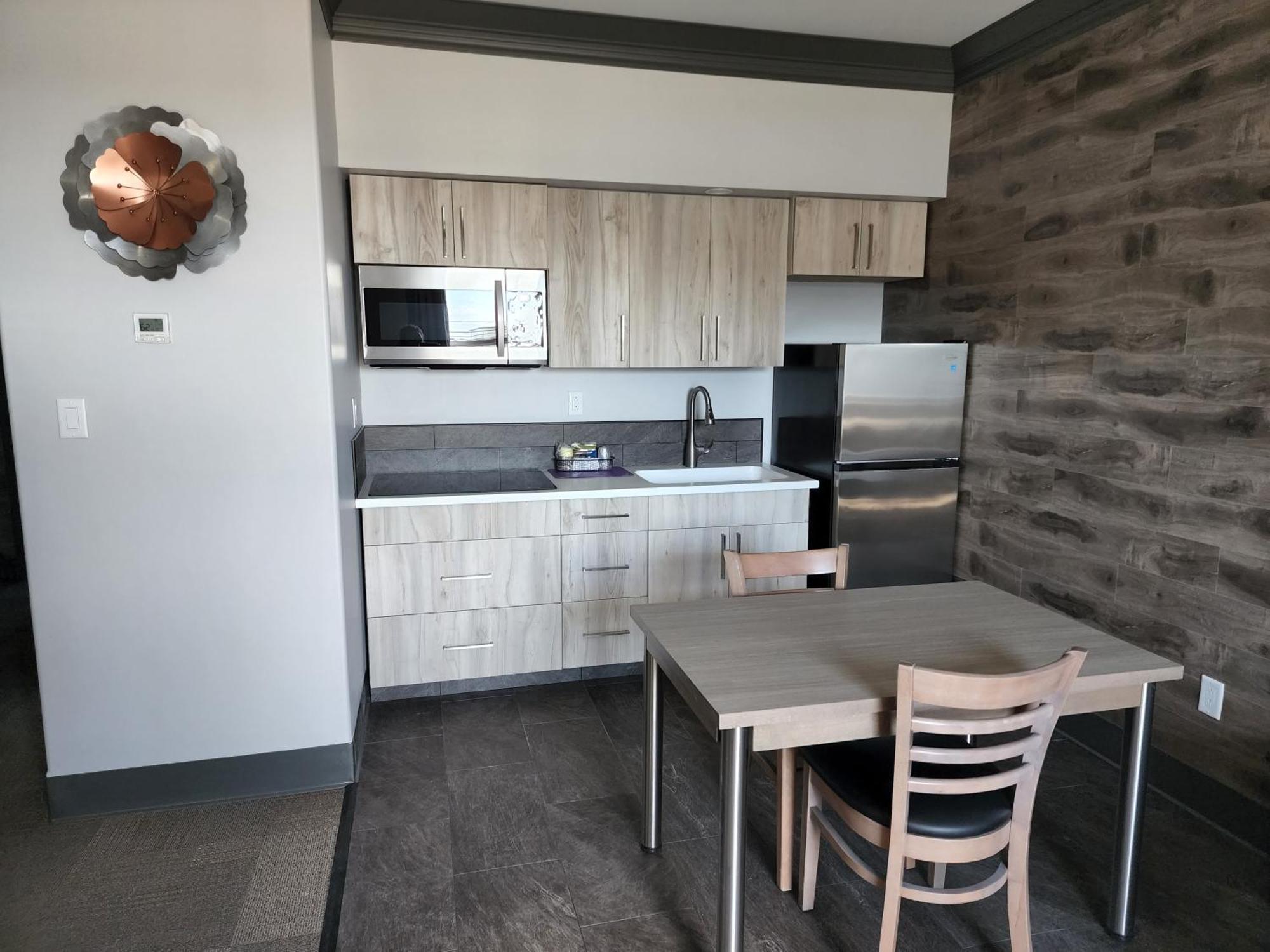 Razoolies Inn Stephenville Habitación foto